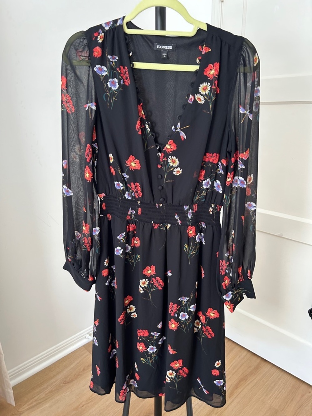 Express Dress. Size small. PTP 17”. Elastic waist. Sheer sleeves. Inside liner.
